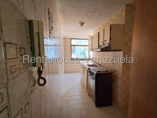 En Estratégica Ubicación, A Una Cuadra Del Cc Mediterranean Plaza, En Sabana Larga, Rentahouse Ofrece En Venta Amplio Apartamento (aprox.119 M2), Para Actualizar A Su Gusto, De 3 Habitaciones