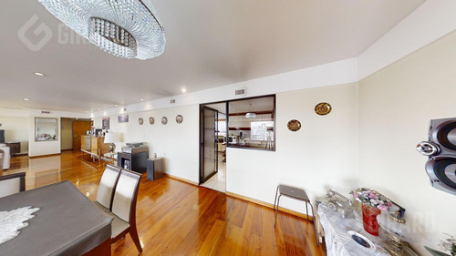 Piso En Venta Con Vista Panoramica, Ubicado En La Exclusiva Diagonal Pueyrredon.