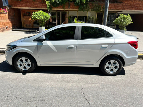 Imagen 2 de 11 de Chevrolet Onix Joy Plus