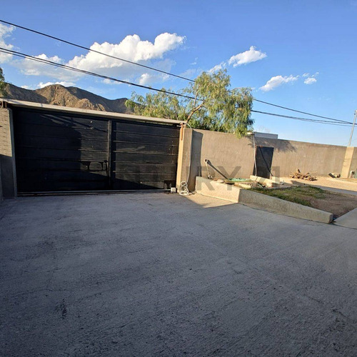 Casa En Venta En Barrio Nuevas Quintas, El Challao, Mendoza