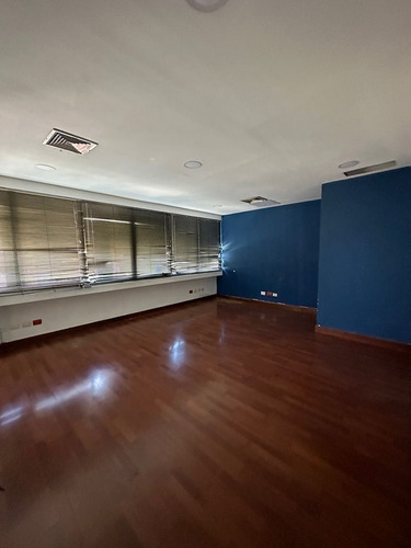Edificio Oficinas Alquiler Piantini, Santo Domingo