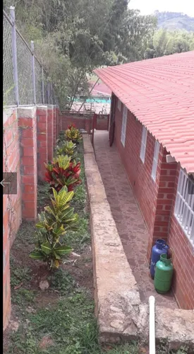 Venta Espectacular Casa Campestre, Precio De Oportunidad. A Puerta Cerrada. De Un Piso; Entre La Cumbre Y Pavas. A 150 Metros De La Vía Principal. Lote: 1.000 Mtrs.