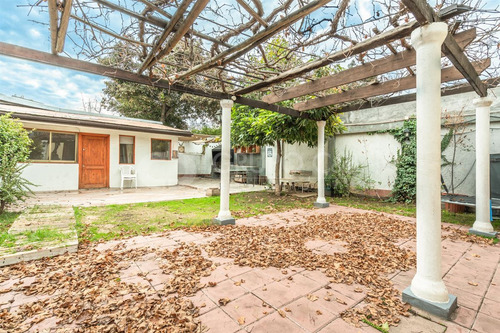 Casa En Venta De 3 Dorm. En Las Condes