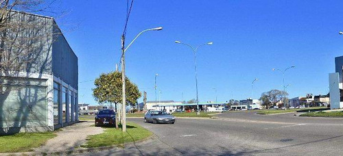 Venta Local / Galpón / Depósito. Entrada Por 3 Calles . Altura Para Camiones