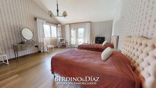 Extraordinaria Casa Con 10.000 M2 De Terreno Sobre Cancha De Golf- Ref: 342