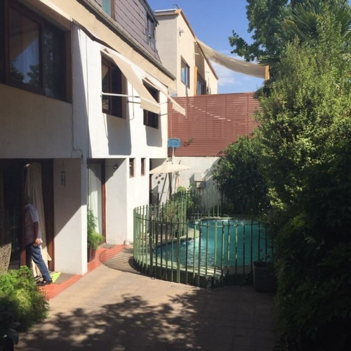 Casa En Venta De 4 Dorm. En Dominicos Las Condes