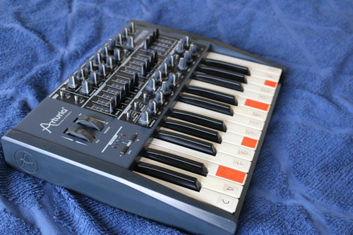 Imagen 2 de 5 de Sintetizador Arturia Minibrute 1