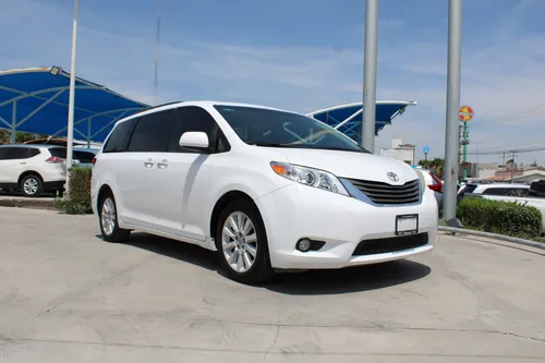 Toyota Sienna Minivan 2013