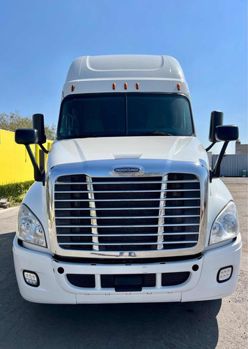 Imagen 4 de 13 de Tractocamion Freightliner Cascadia 2016