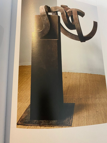 Chillida. Escultura. Escultor Vasco. Guipúzcoa. Libro. (Usado)