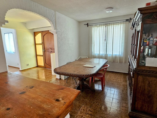 Casa Con Inigualable Ubicación Al Norte De La Ciudad, En Col. La Pradera, Cuernavaca Morelos.