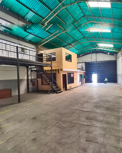 Venta Galpón Con Financiamiento Barrio La Coromoto 1200mts. Maracay Aragua