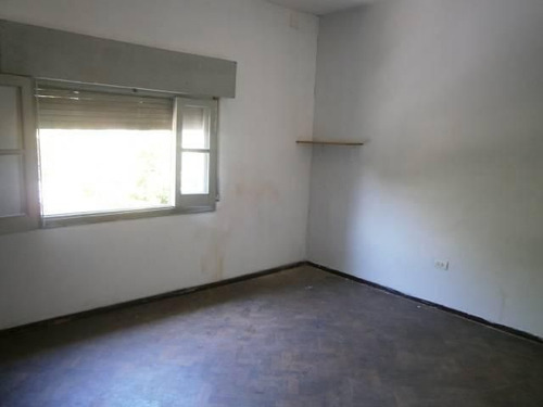 Inmueble Integrado Por 2 Deptos. P/reciclar, De 3 Amb., Idea