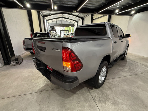 Toyota Hilux 2.7 Cabina Doble Sr Mt