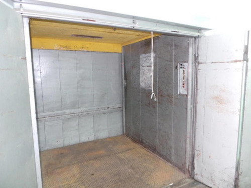 Piso Industrial A La Venta Boleita Norte, (piso 3) .edificio Diseñado Para Funcionamiento De Una Acividad Industrial En Plena Ciudad.24-10897gm
