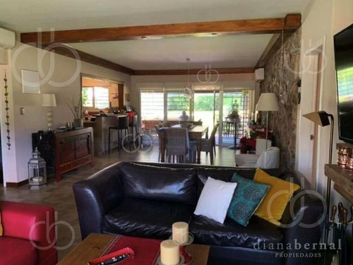 Imagen 2 de 14 de Casa En Punta Del Este, Playa Mansa. Excelente Ubicación A Una Cuadra De La Playa. - Ref: 54149