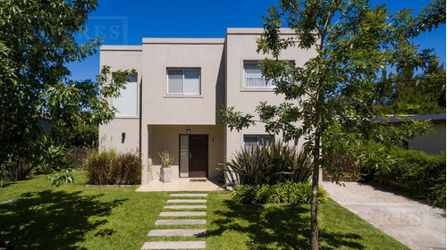 Casa En Venta, Lote Interno. La Comarca Bancalari.