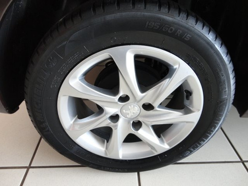 Peugeot 208 1.5 Active Pack 8v Flex 4p Manual