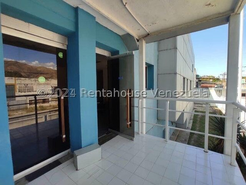 Se Vende Galpón Industrial Con Grandes Espacios Posee Banco De Transformadores Tanque 80 Mil Lts Y Más 24-26697 Hc