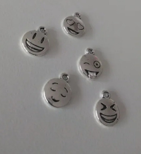 10 Dijes Caritas Emoji Metal