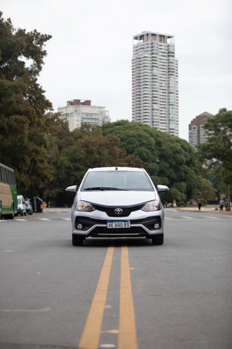 Imagen 1 de 10 de Toyota Etios X 1.5 5p