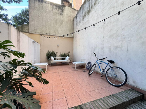 Alquiler - Departamento De Un Dormitorio Con Patio. Zona Centro, Rosario