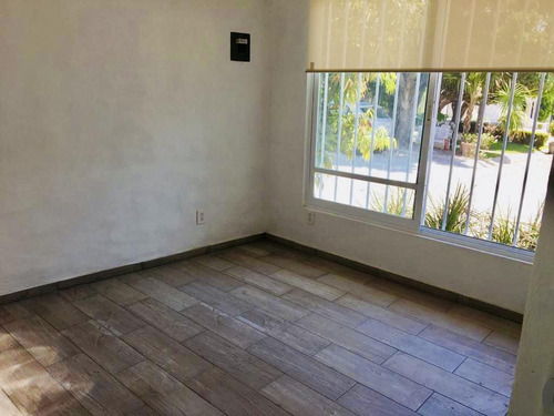 Casa De Un Nivel Con 3 Recámaras, Alberca Y Y Bungalow En Teopanzolco
