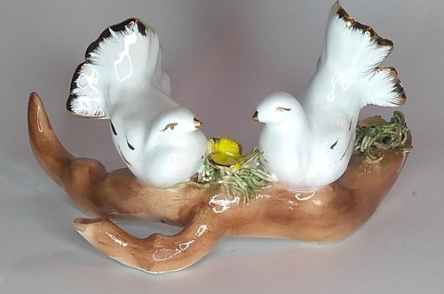 Figura De Porcelana Dos Aves Pintado A Mano Con Destaques De