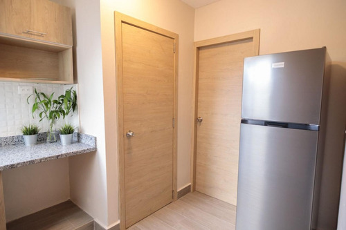 Alquiler Apartamento Estudio Sin Amueblar Con Parqueo, Ubicado En Gazcue, Santo Domingo