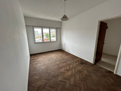Alquiler - Apartamento Con Un Dormitorio En La Blanqueada - Juan Ramón Gómez Y Estero Bellaco