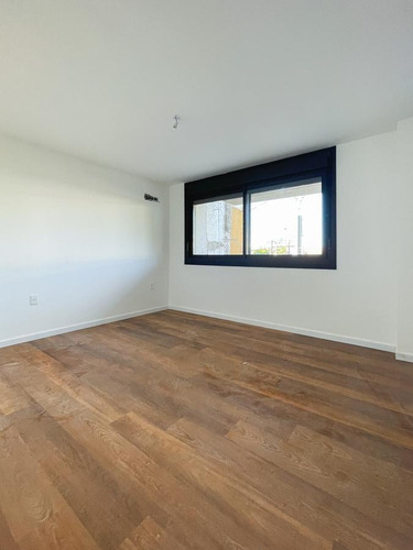Venta De Apartamento 2 Dormitorios Con Terraza En Malvín.