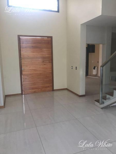 Imagen 2 de 23 de Venta - Casa En Saint Thomas Este