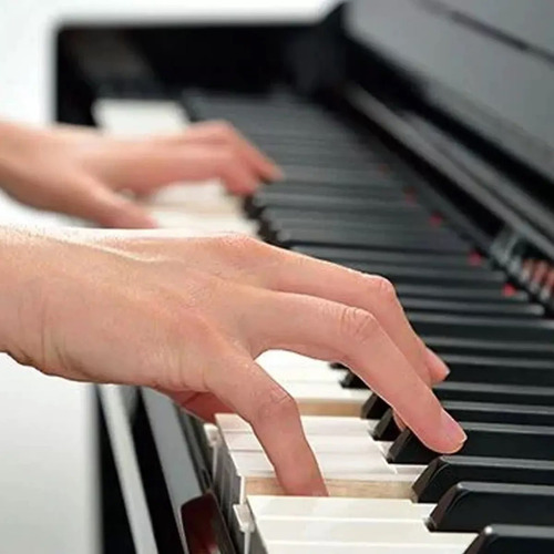 Piano Digital Yamaha Clp-775 Clavinova 88 Teclas Y Banqueta