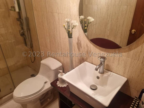 Amplio E Iluminado Apartamento, Excelente Distribución, Hermosa Y Comoda Cocina, Decoraciones En Escayola, Agradable Clima, Hermosa Vista, Cuenta Con Pozo De Agua, Planta Eléctrica