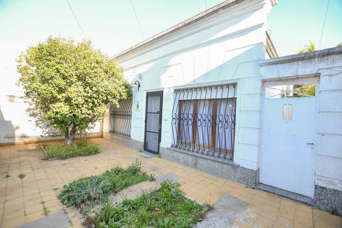 Imagen 1 de 12 de Casa 2 Dormitorios En Venta La Plata