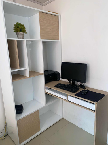 Mueble Para Computadora, Tipo Escritorio Poco Uso