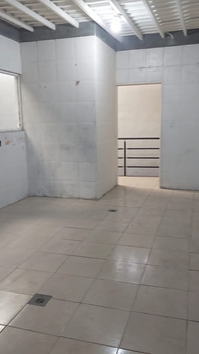 Imagen 21 de 30 de Galpon Con Local Comercial Entre Av. Bolivar Y Hermandad Gallega De Valencia, Sector La Ceiba. Alquila Crismelia Castillo