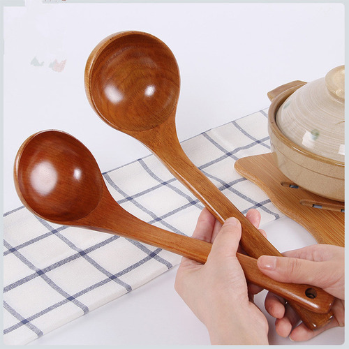 A Cuchara De Sopa En U Grande De Madera Con Mango Largo,