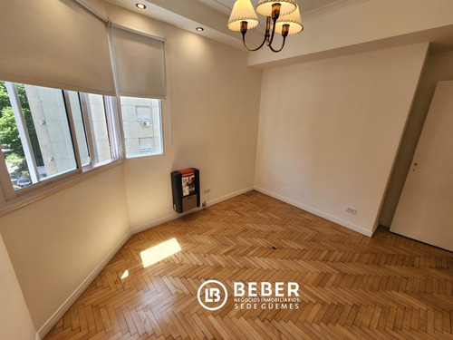 Imagen 6 de 30 de Venta 3 Ambientes Con 2 Balcones Salientesa Metros De Plaza Colon!