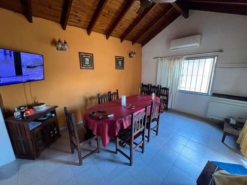 Casa Sobre Esquina (barrio Los Sauces)