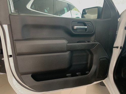 Imagen 9 de 11 de Chevrolet Silverado 4*4 2020