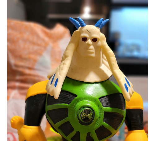 Muñecos Ben 10 Gigante. 28cm (Usado)
