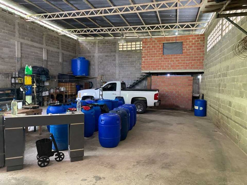 Imagen 4 de 10 de Venta Galpón 220mts2 Hoyo De La Puerta 2992