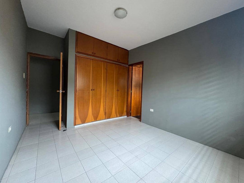 En Venta Casa Quinta Ubicada En Avenida Principal De Naguanagua Cód 288173