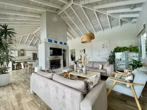 Venta De Casa De 4 Dormitorios En Laguna Del Sauce, Exclusivo Barrio Privado