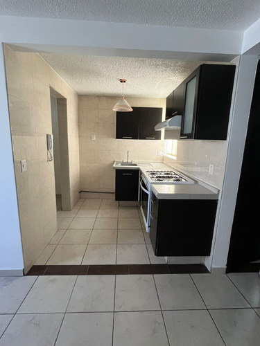 Departamento En Último Piso Sobre Eje Central