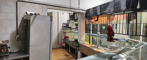 Importante Local Comercial Con Vivienda Y Depósito En Esquina