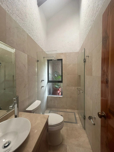 Lomas De Tecamachalco, Espectacular Residencia Estilo Cantábrico Precioso Jardín