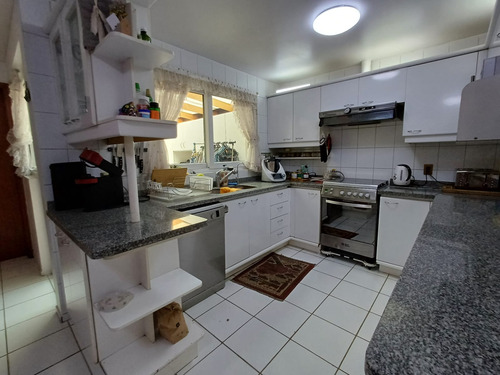 Estupenda Casa De 2 Pisos En Tranquilo Sector La Dehesa