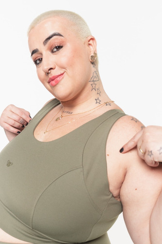 Imagem 1 de 10 de Top Plus Size Média Sust. V Emana® Wonder Size Verde